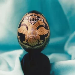 hen eggshell, cold enamels, acrylics, velvet